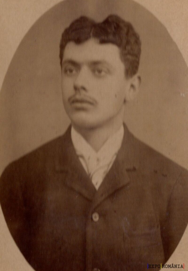 Fotografie veche a unui bărbat cu mustață