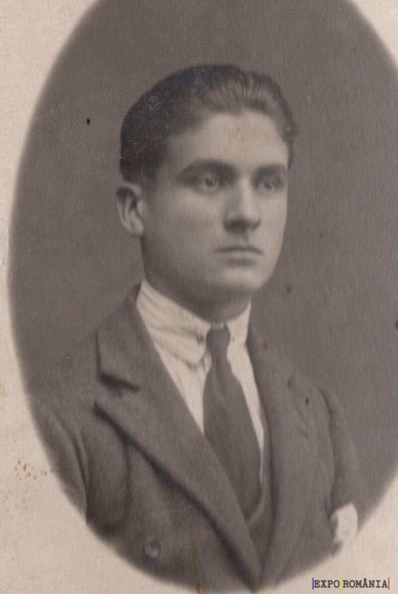 Tânăr în costum formal