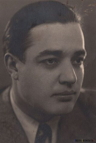 Bărbat cu privire serioasă în fotografie veche