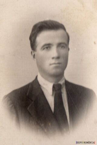 Portret alb-negru al unui tânăr elegant