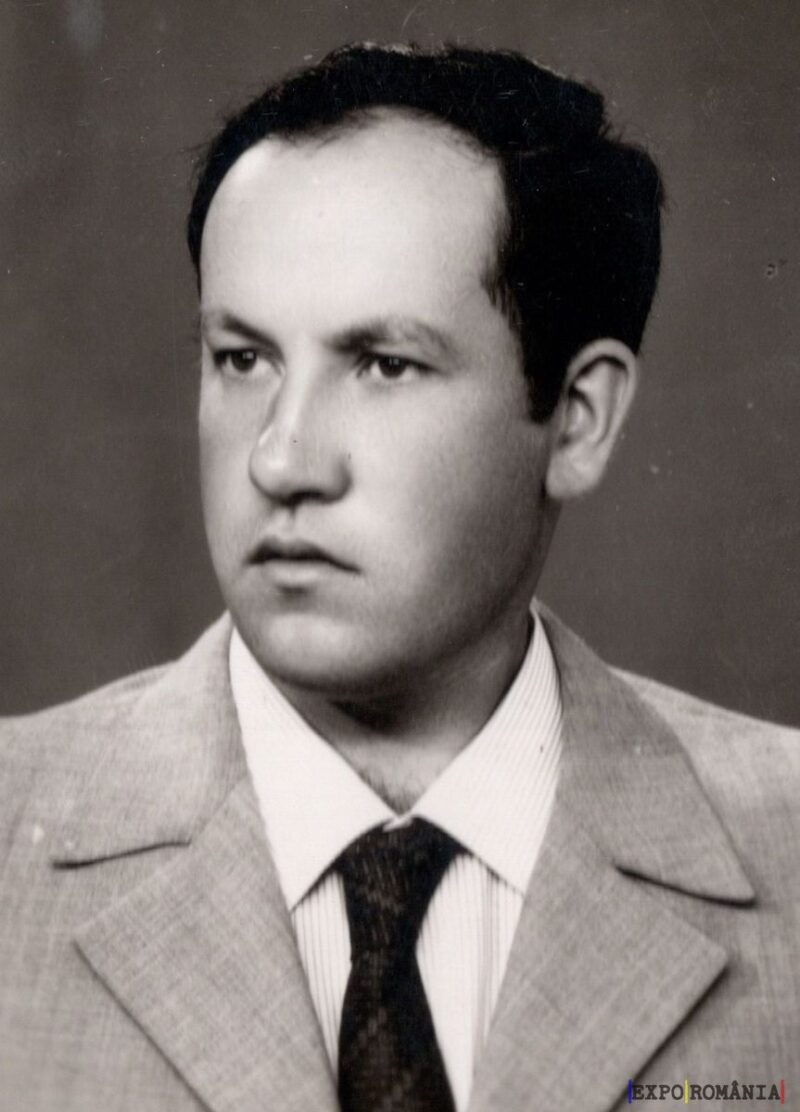 Portret alb-negru al unui bărbat tânăr