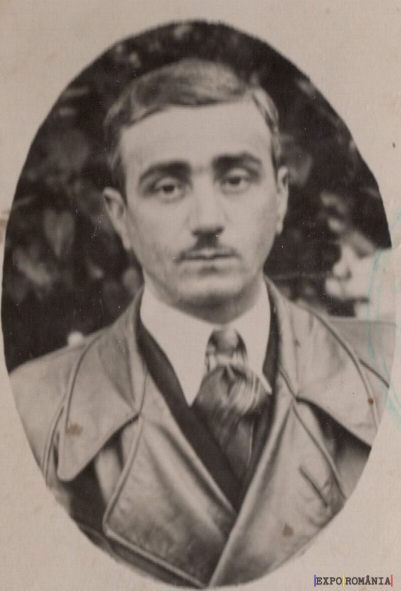 Portret alb-negru al unui bărbat tânăr