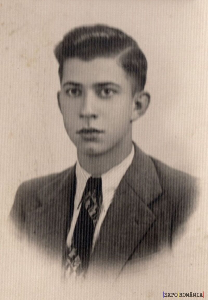 Portret alb-negru al unui tânăr elegant