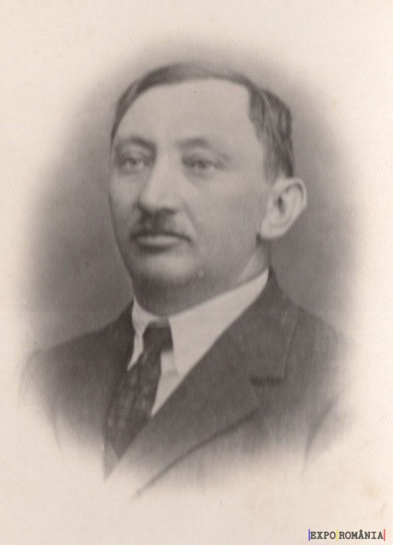 Portret alb-negru al unui bărbat formal