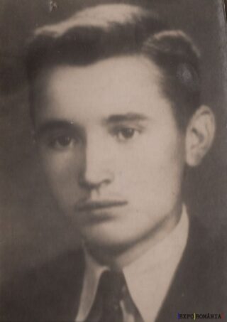 Portret de tânăr în costum elegant