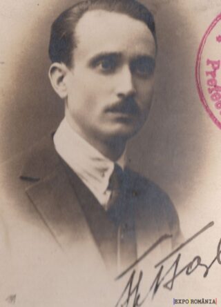 Fotografie veche a unui bărbat cu semnătură