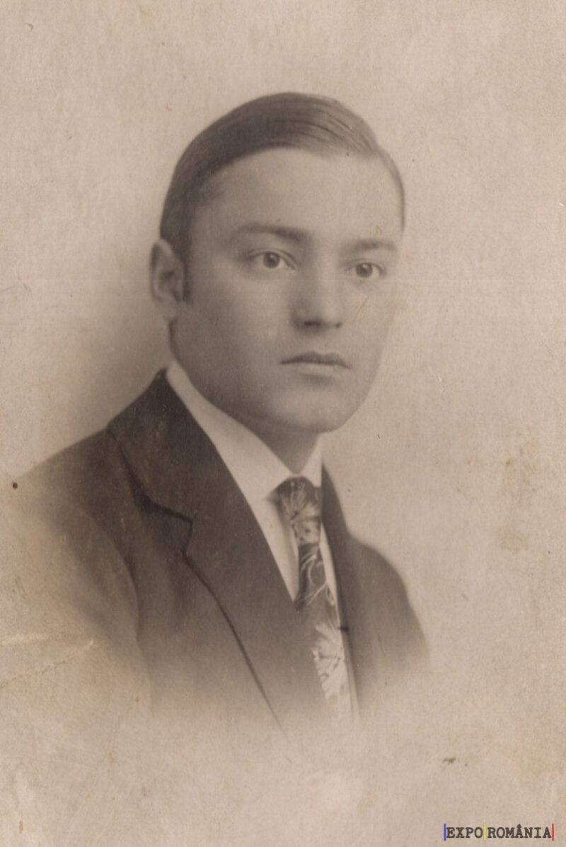 Portret de bărbat în costum clasic