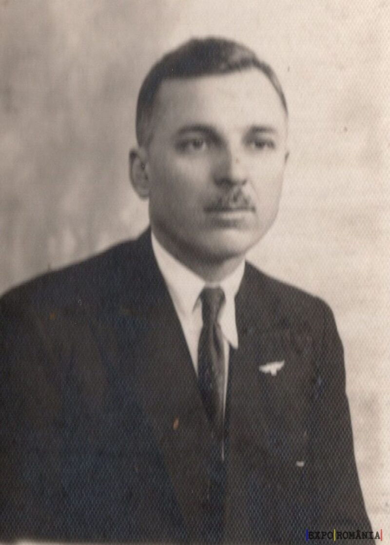 Fotografie veche a unui bărbat în costum