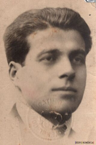 Portret alb-negru al unui bărbat tânăr