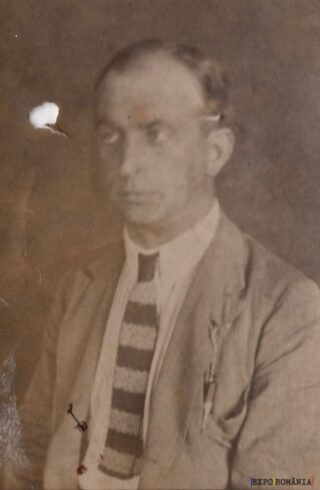 Portret vechi al unui bărbat îmbrăcat formal