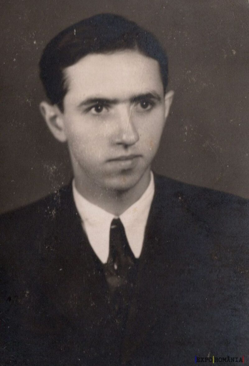 Portretul unui tânăr în costum negru