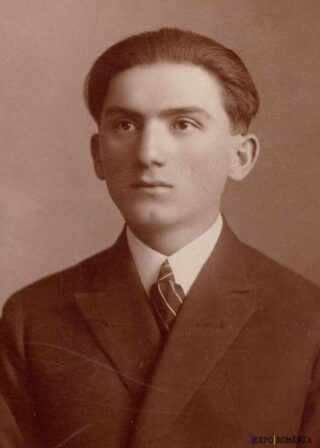 Portret alb-negru al unui tânăr elegant