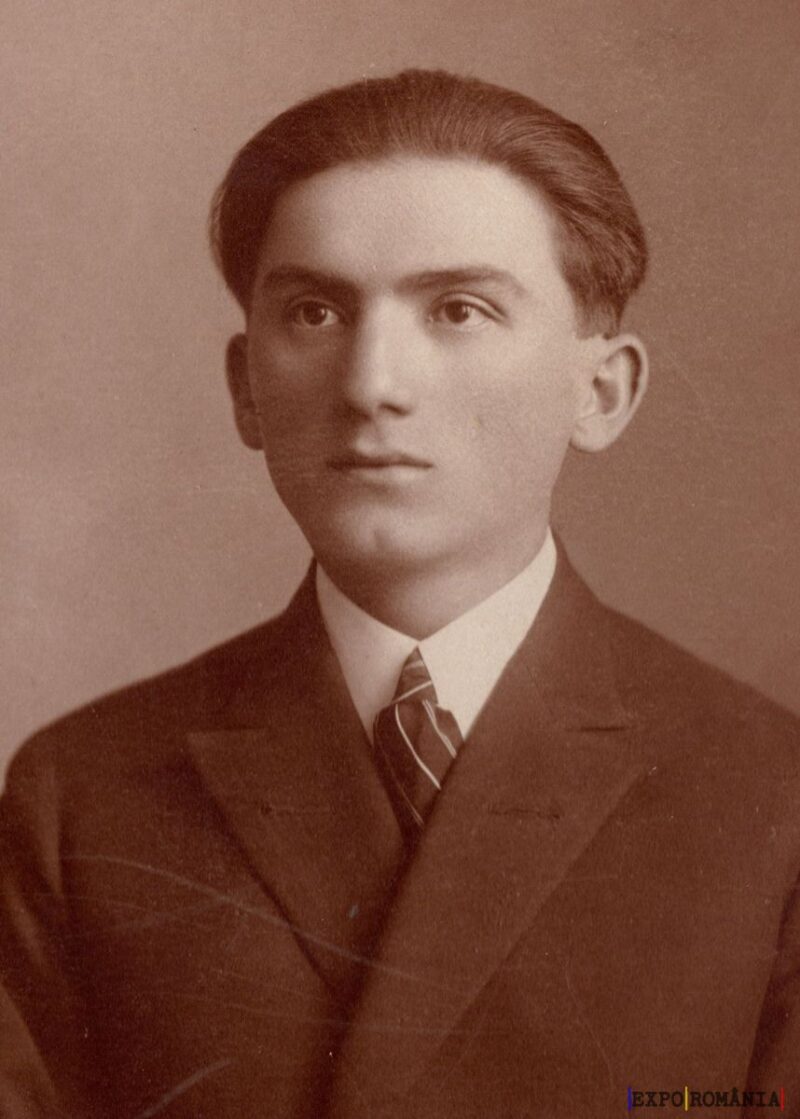 Portret alb-negru al unui tânăr elegant