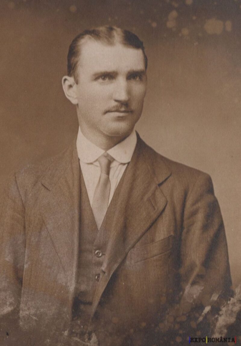 Portret vintage al unui bărbat în costum