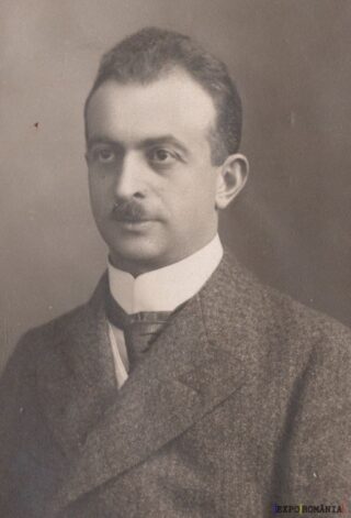 Portret al unui bărbat elegant cu mustață