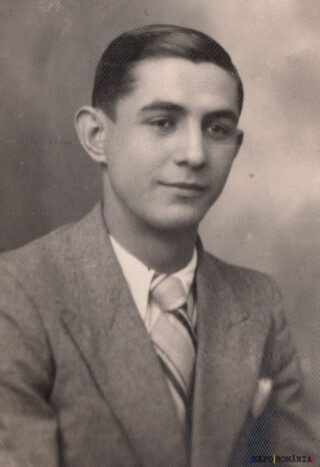 Portret de bărbat elegant în costum