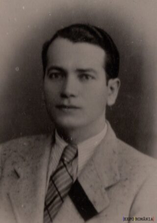 Portret alb-negru al unui bărbat tânăr