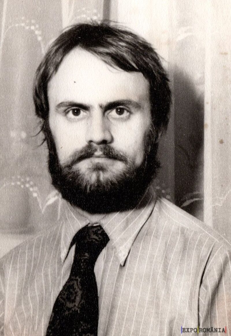 Portret alb-negru al unui bărbat cu barbă