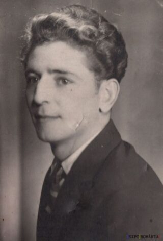 Portret alb-negru al unui tânăr elegant