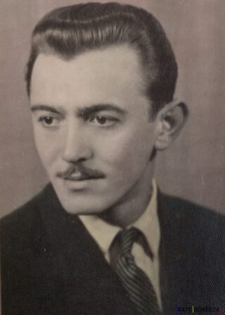 Portret alb-negru al unui bărbat tânăr