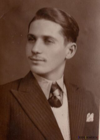 Portret alb-negru al unui tânăr elegant