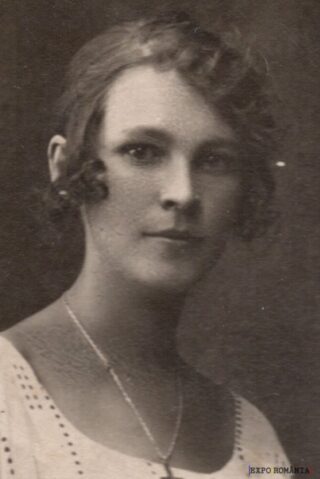 Femeie cu părul ondulat