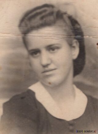 Fotografie veche a unei tinere