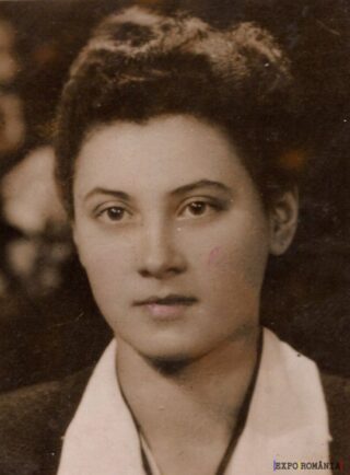 Portret retro al unei femei tinere