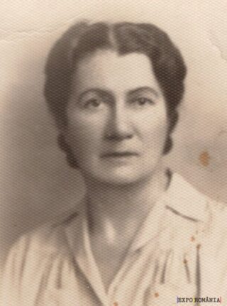 Portret de femeie în sepia