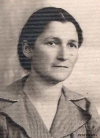 Femeie în portret vechi