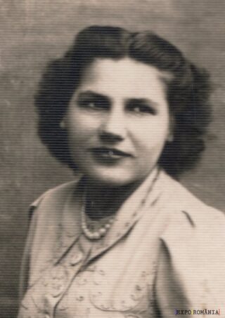 Portret vechi al unei femei elegante