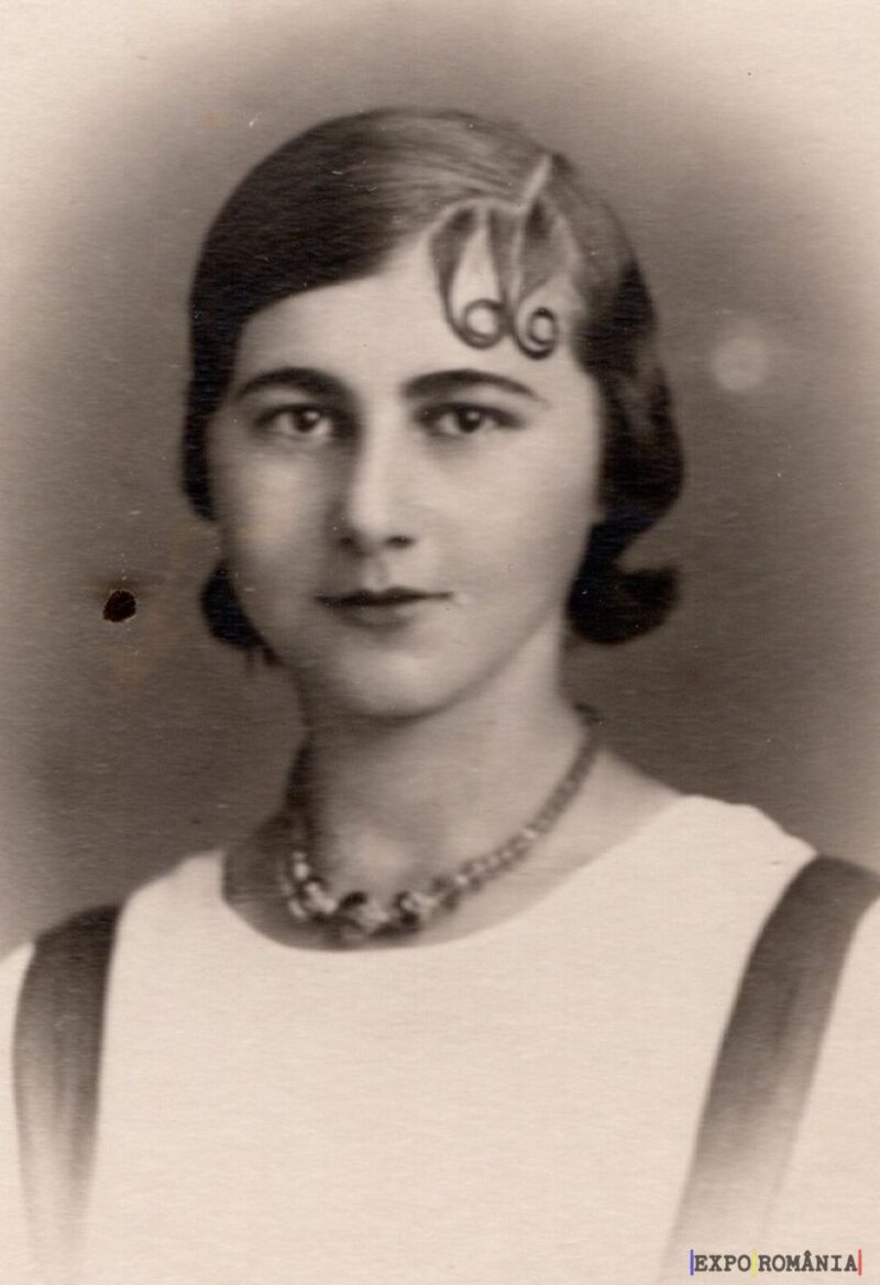 Portretul unei femei elegante din trecut