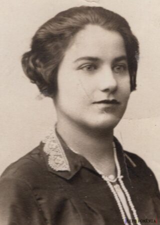 Portret de femeie din secolul 20