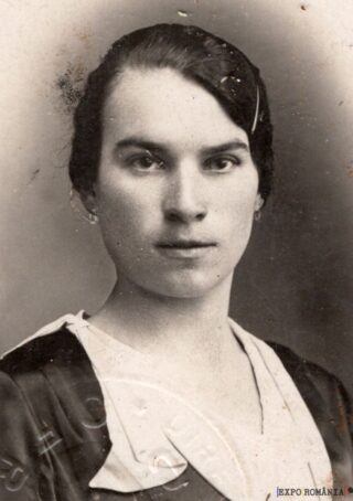 Portret de femeie din epoca trecută