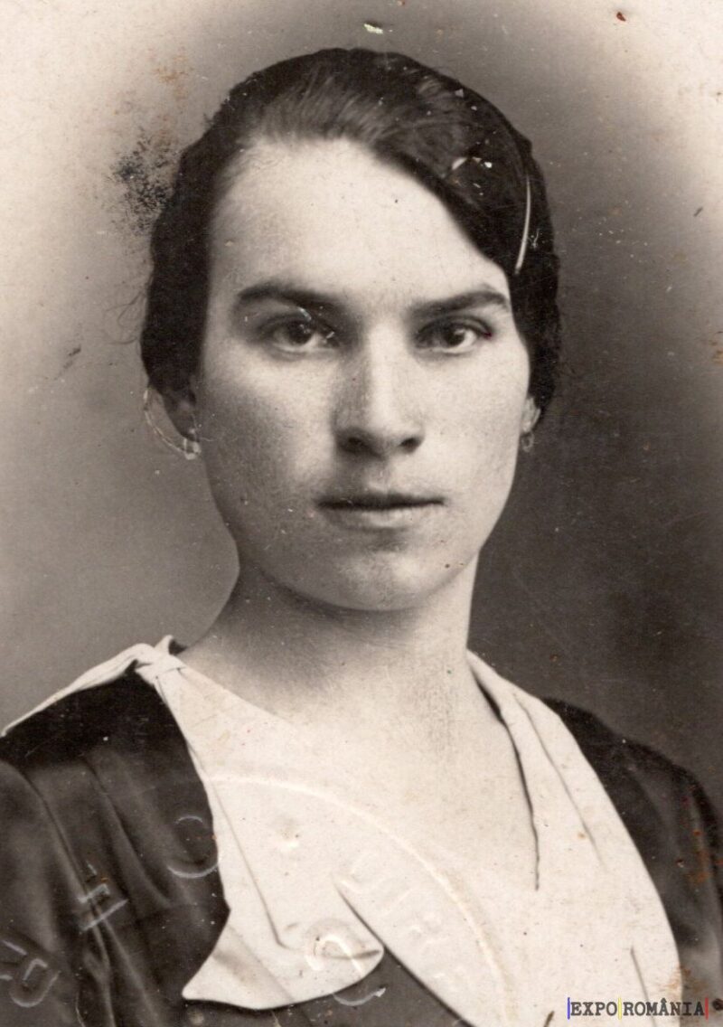 Portret de femeie din epoca trecută