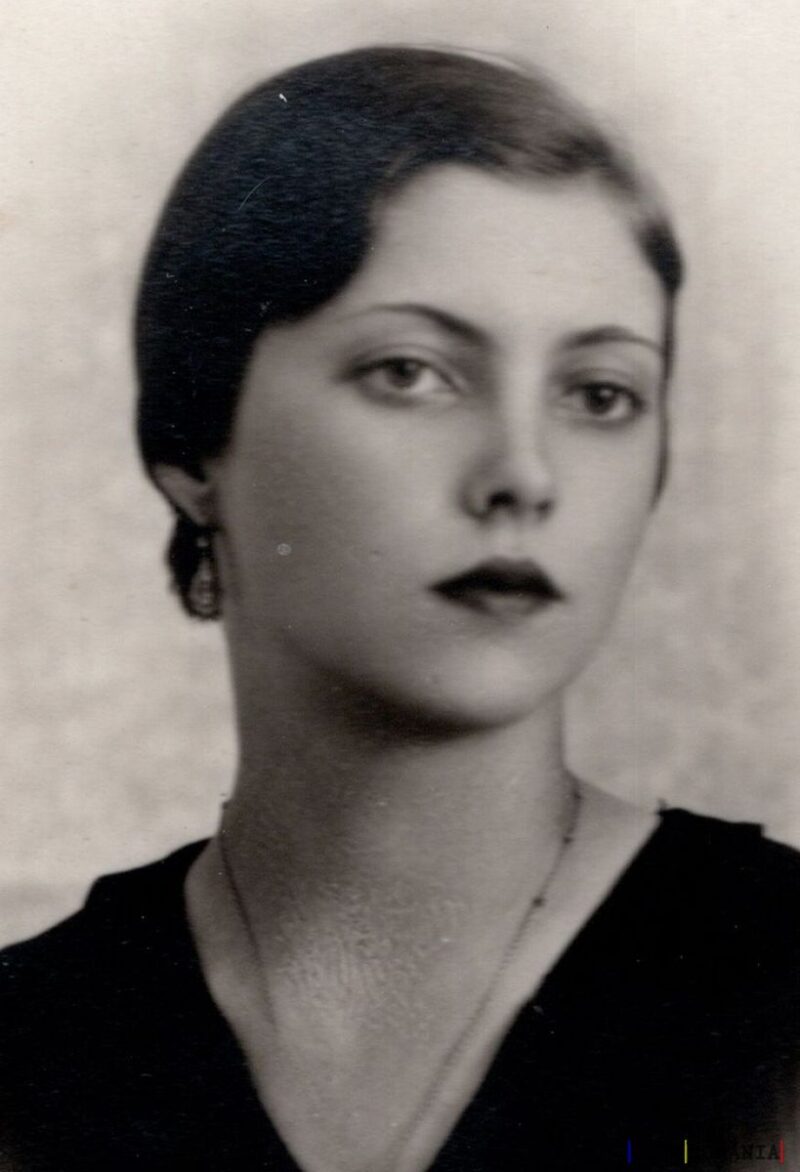 Portret elegant al unei femei tinere