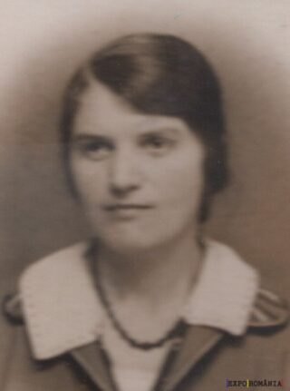 Femeie în portret alb-negru vechi