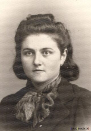 Femeie în portret alb-negru vechi