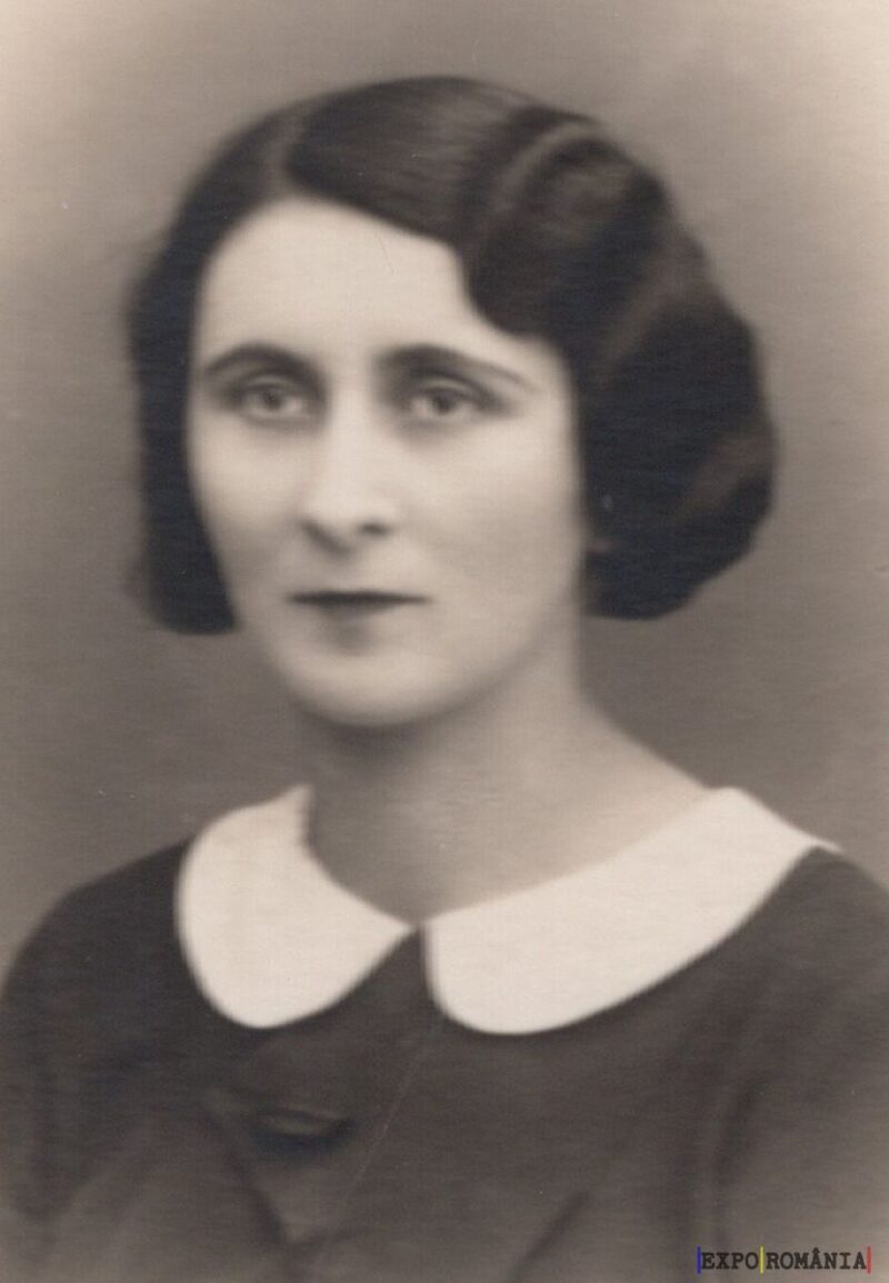 Portret vechi alb-negru al unei femei elegante