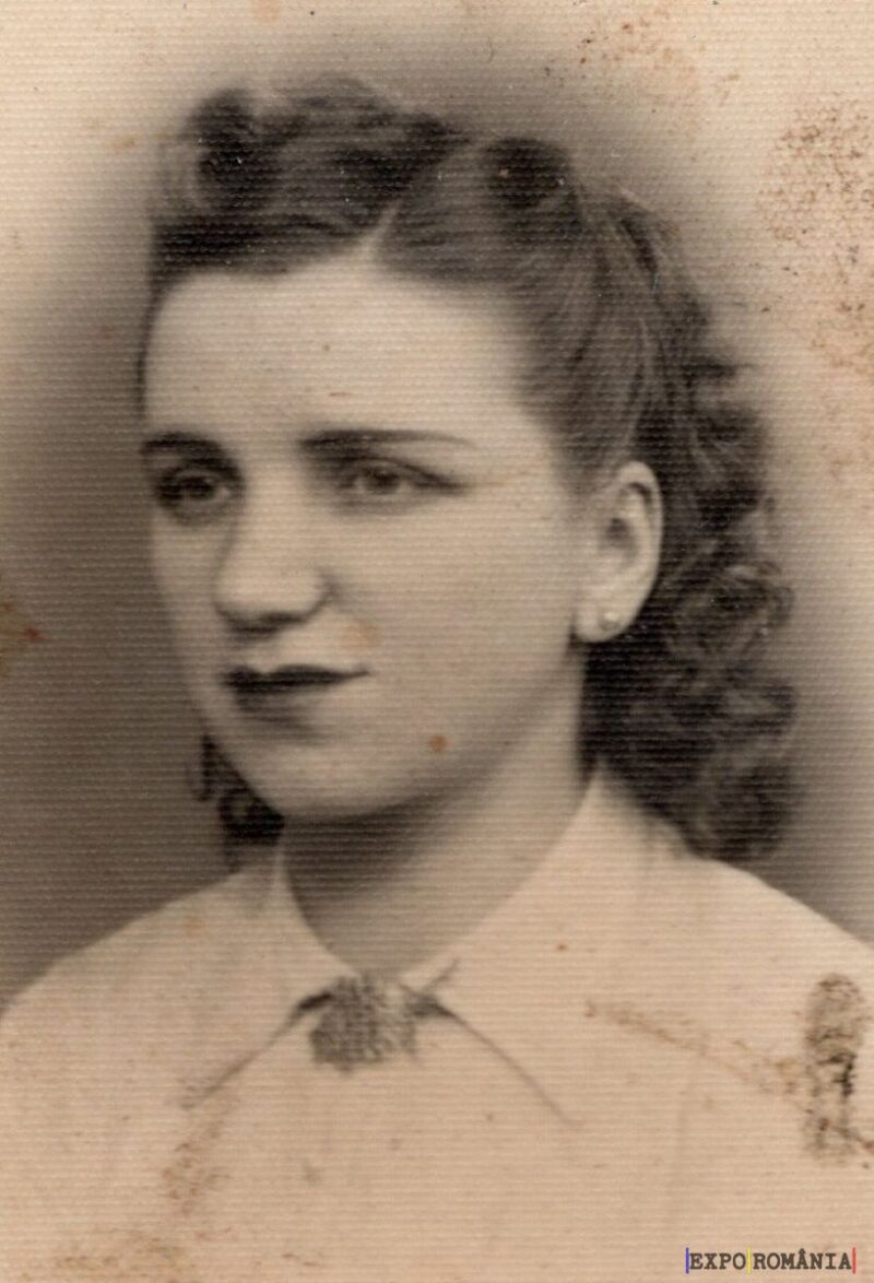 Fotografie veche de epocă a unei tinere