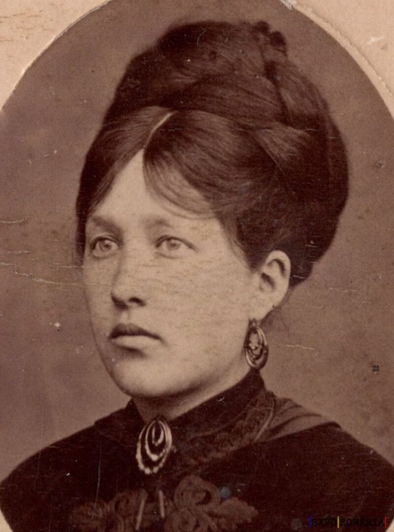 Portret vechi al unei femei elegante