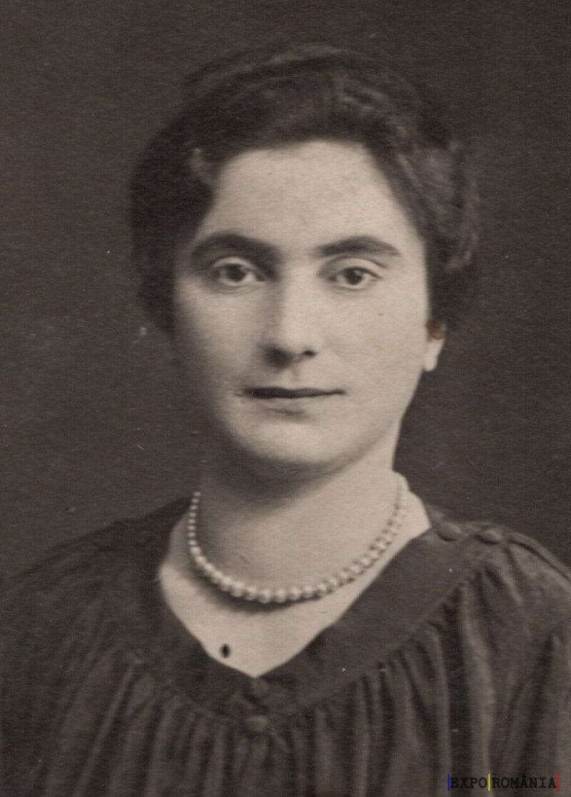 Portretul unei femei cu mărgele