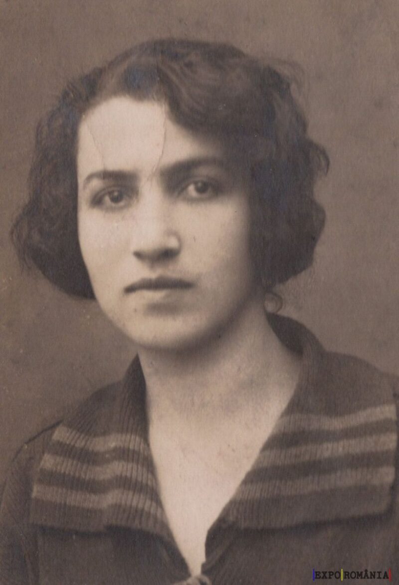 Portret de femeie din epoca interbelică