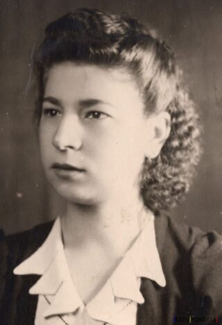 Chip tânăr în alb-negru