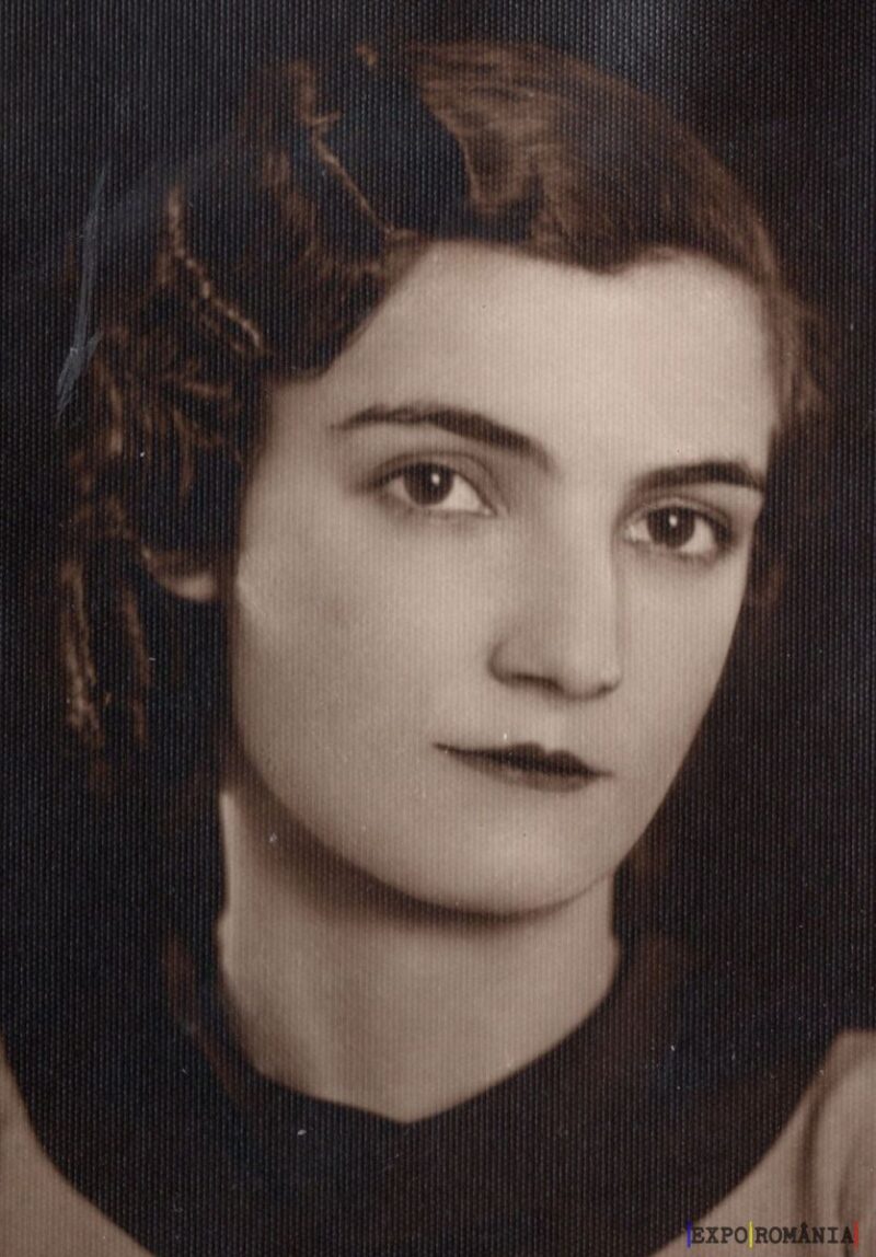 Portret alb-negru din vremuri trecute