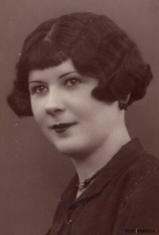 Portret de femeie în stil vintage