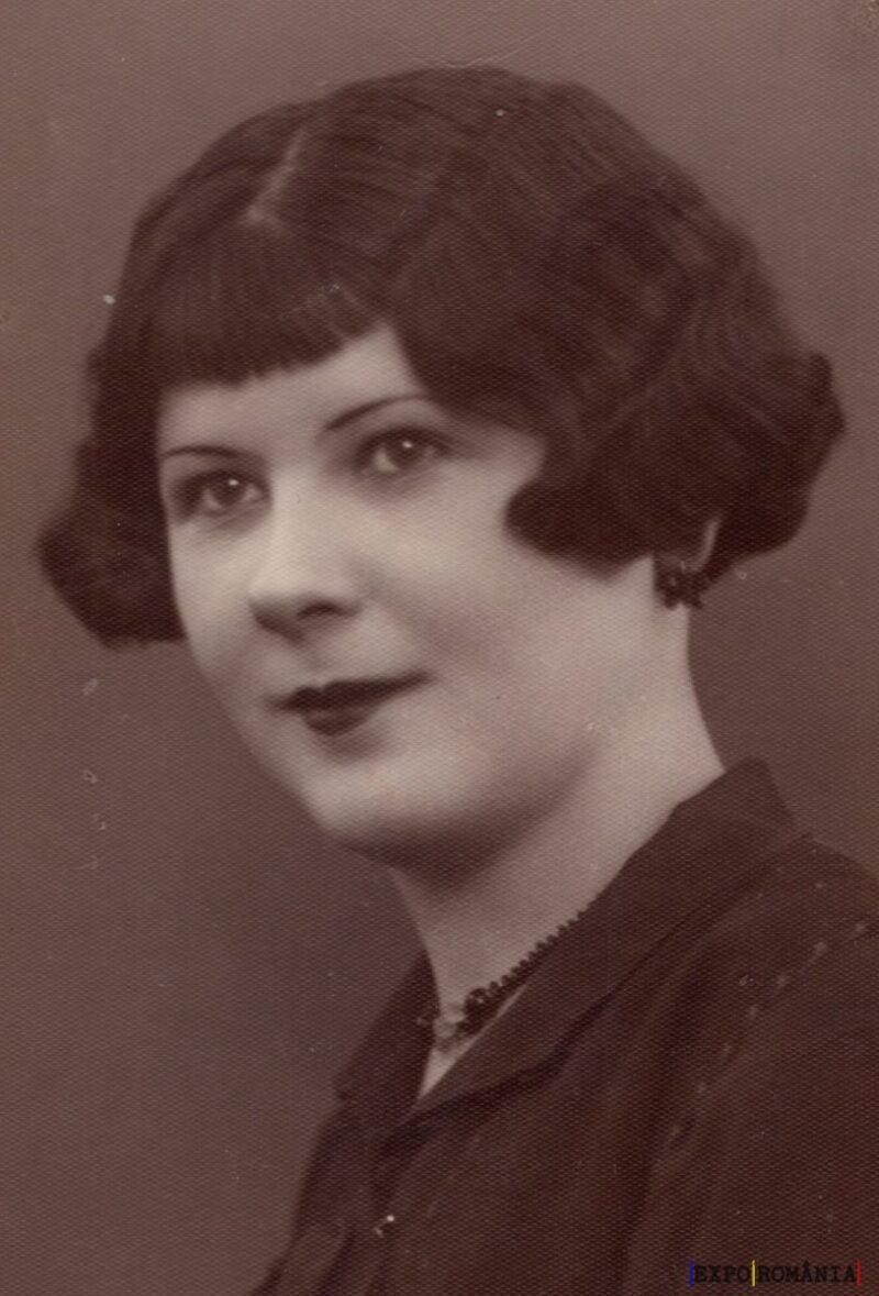 Portret de femeie în stil vintage