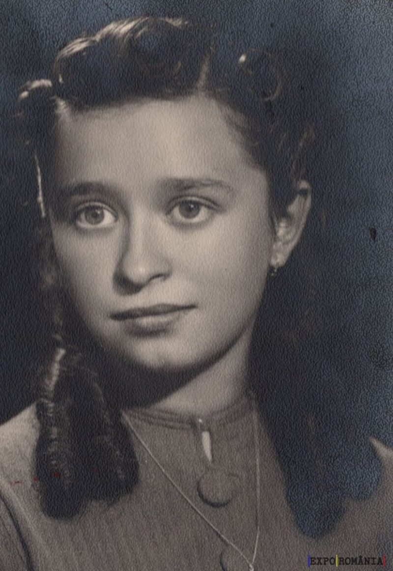 Portret clasic al unei tinere