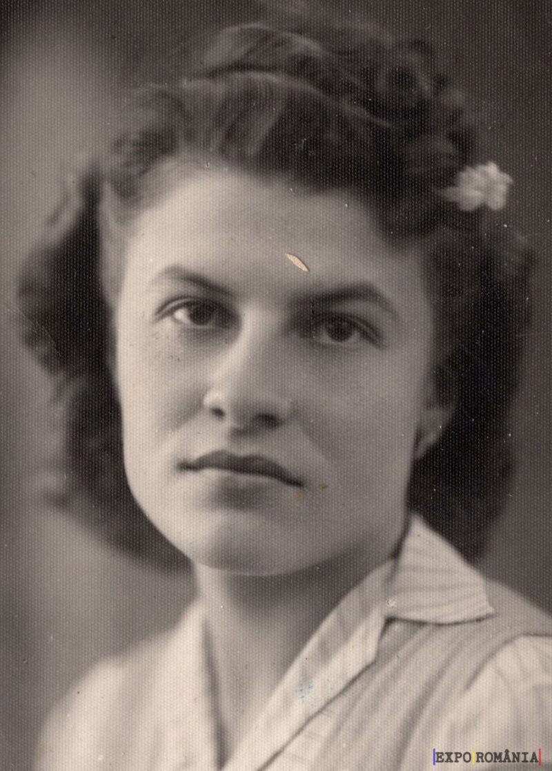 Portret vintage al unei femei cu păr ondulat