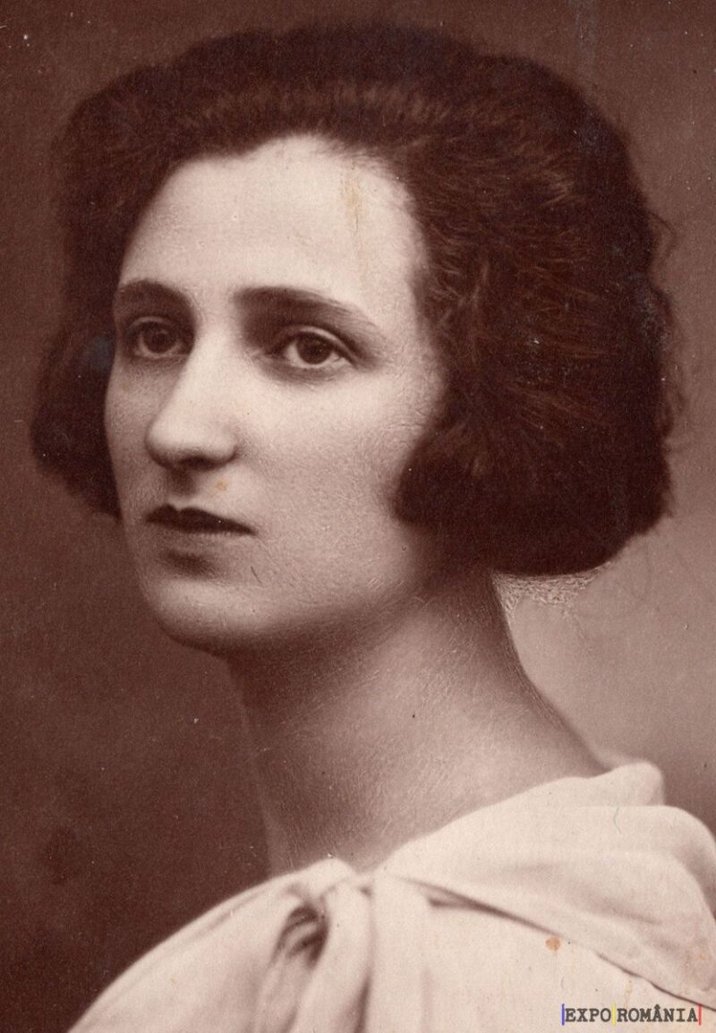 Portret alb-negru din secolul trecut